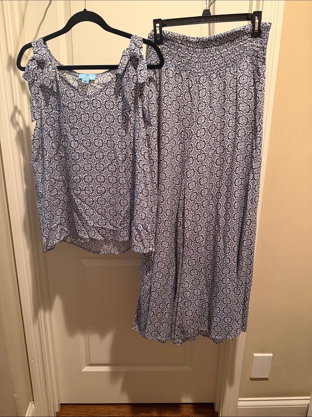 CeCe Blue and White Printed Wide-Leg Pants with Matching Tank